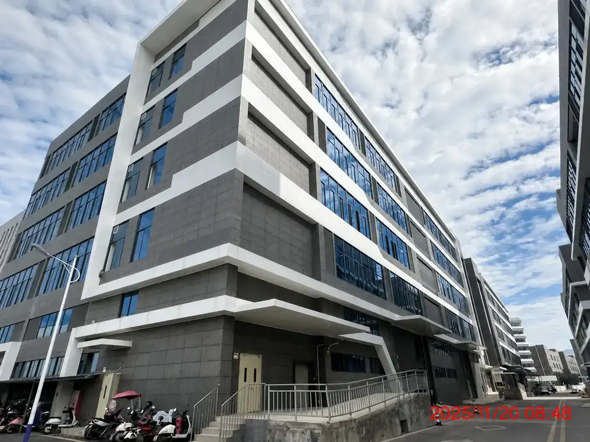 Centro de fabricación de 7.500 m²